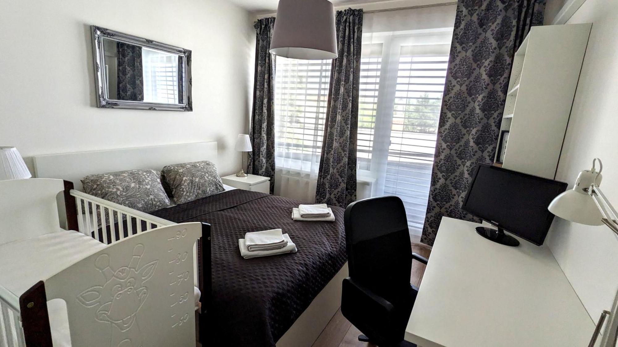 E2 Luxury Oldtown Apt - 2X Parking, Foodstore, Pcscreen, Netflix, Unlimited Music, Crib, Babychair, Fastwifi, Aircon Košice Eksteriør bilde
