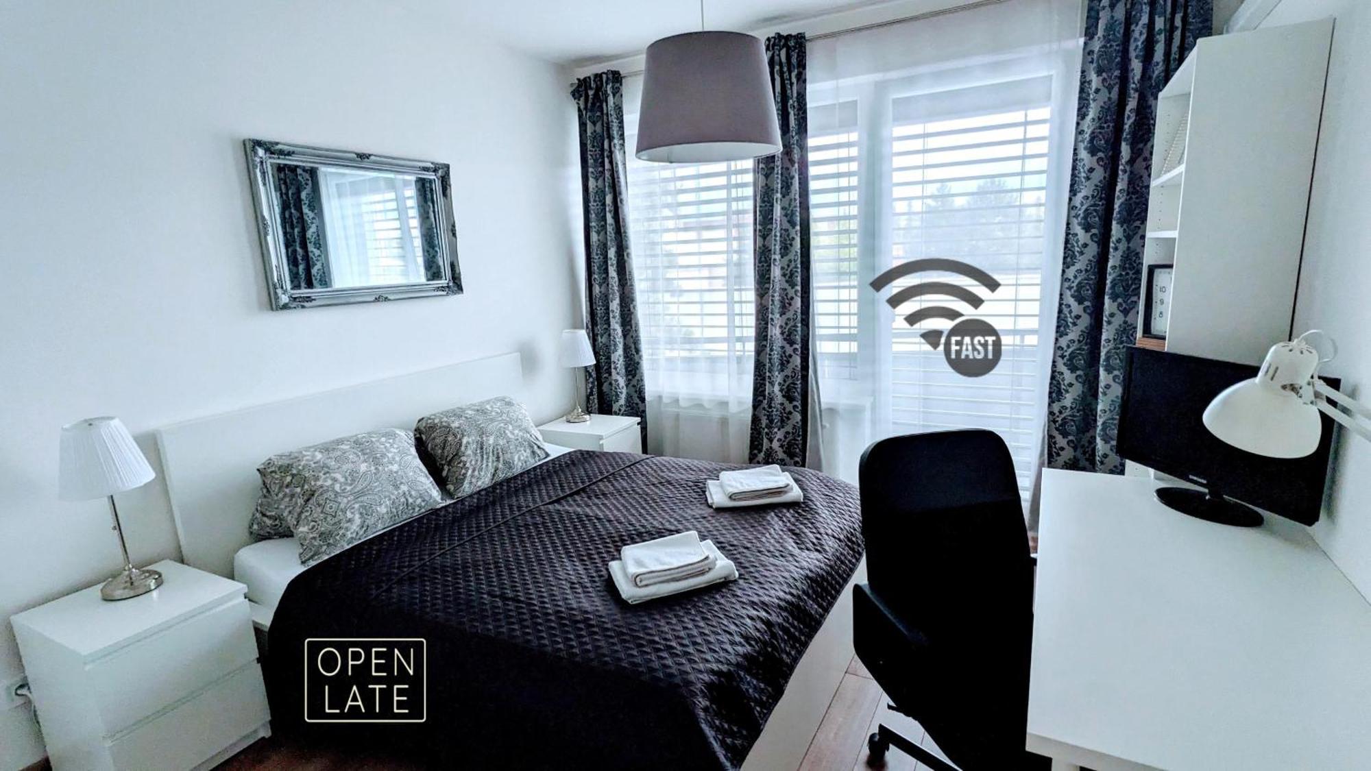 E2 Luxury Oldtown Apt - 2X Parking, Foodstore, Pcscreen, Netflix, Unlimited Music, Crib, Babychair, Fastwifi, Aircon Košice Eksteriør bilde